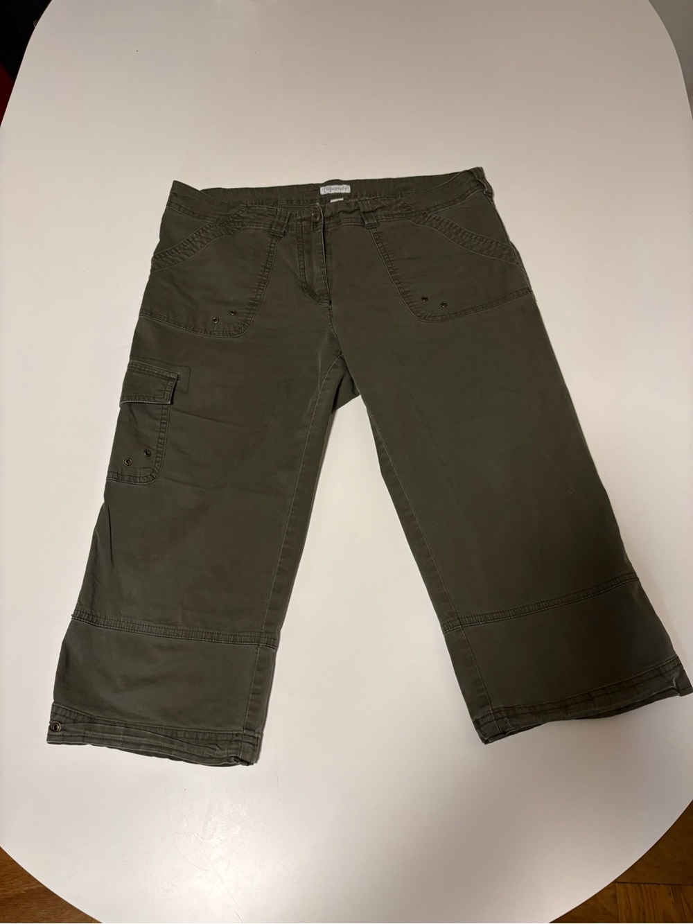 Y2K green cargo capris, size 6